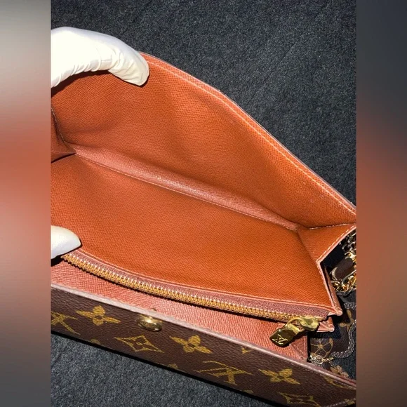 ✅AUTHENTIC LOUIS VUITTON WALLET - Picture 9 of 12